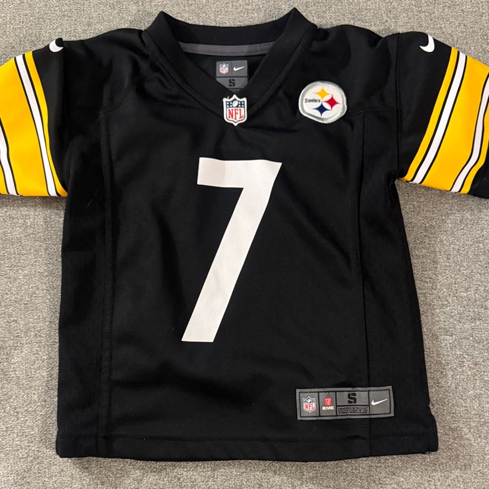 5/$15- Nike Kids' Black Pittsburgh Steelers #7 Football Jersey